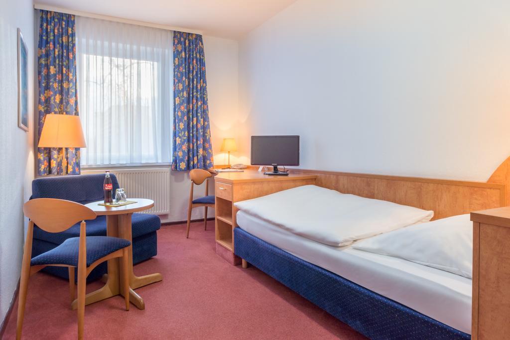 Cvjm Hotel Am Wollmarkt Брауншвейг Номер фото